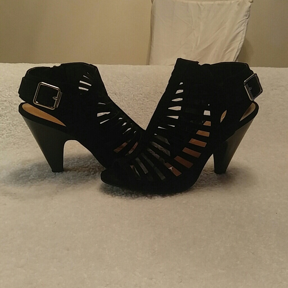 3 1/2inch black suede shoe